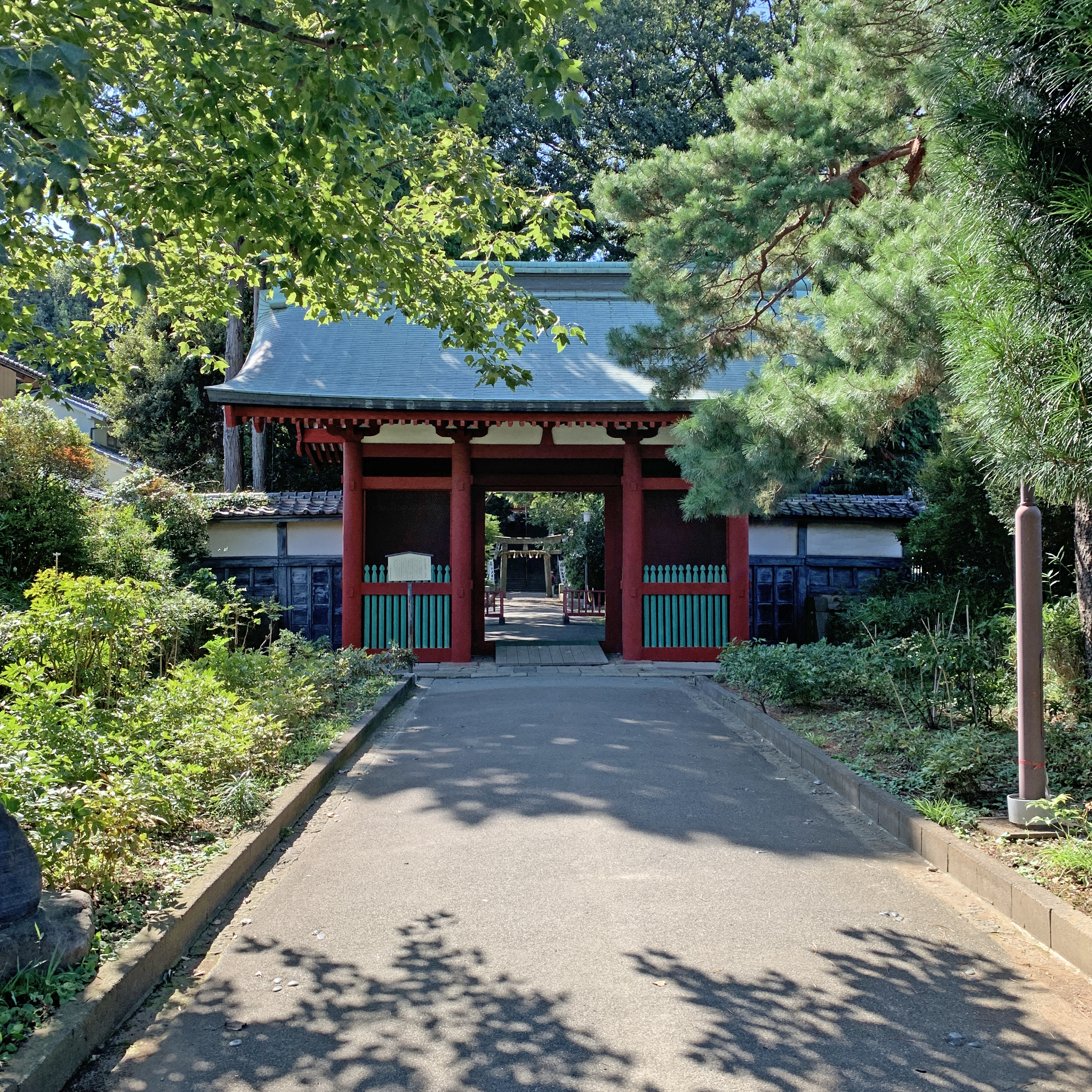 entrance from the side of Senba Toushou-gu