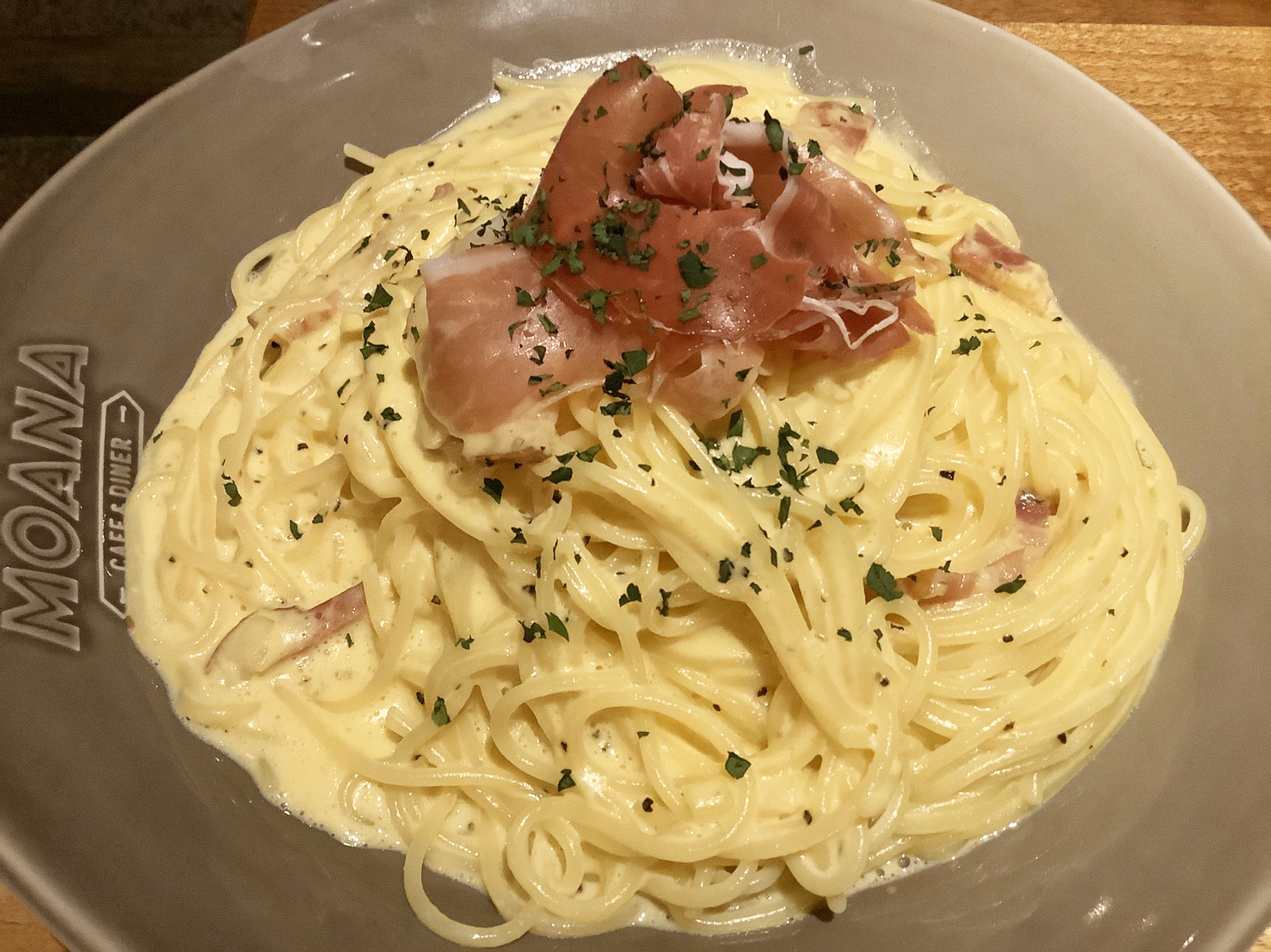 Special spaghetti carbonara with prosciutto