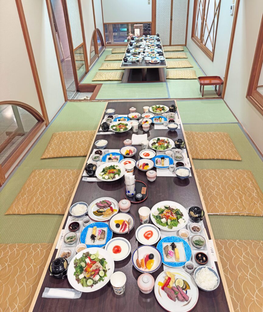 団体夕食 和洋折衷 掘りごたつ席